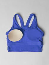 Charger l&#39;image dans la galerie, Camisole de sport avec coussinets amovibles Royal Blue
